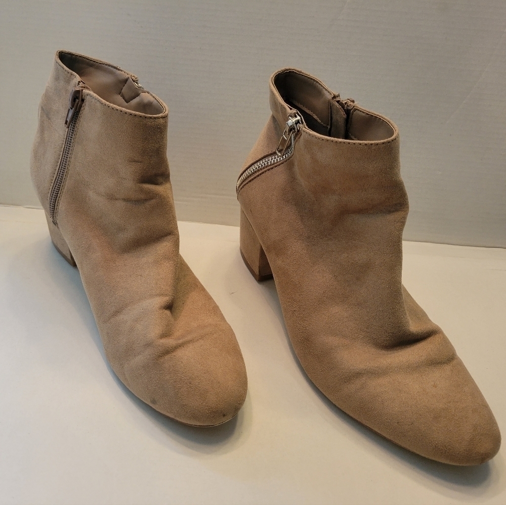 JustFab Women's Cherie Tan Suede Side Zip Ankle Boots Size 7.5 - Picture 3 of 7